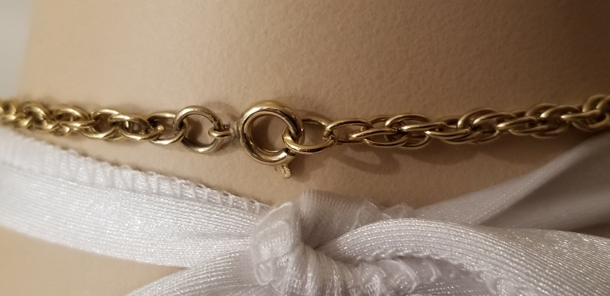 Vintage Coro Gold Tone Pendant Necklace