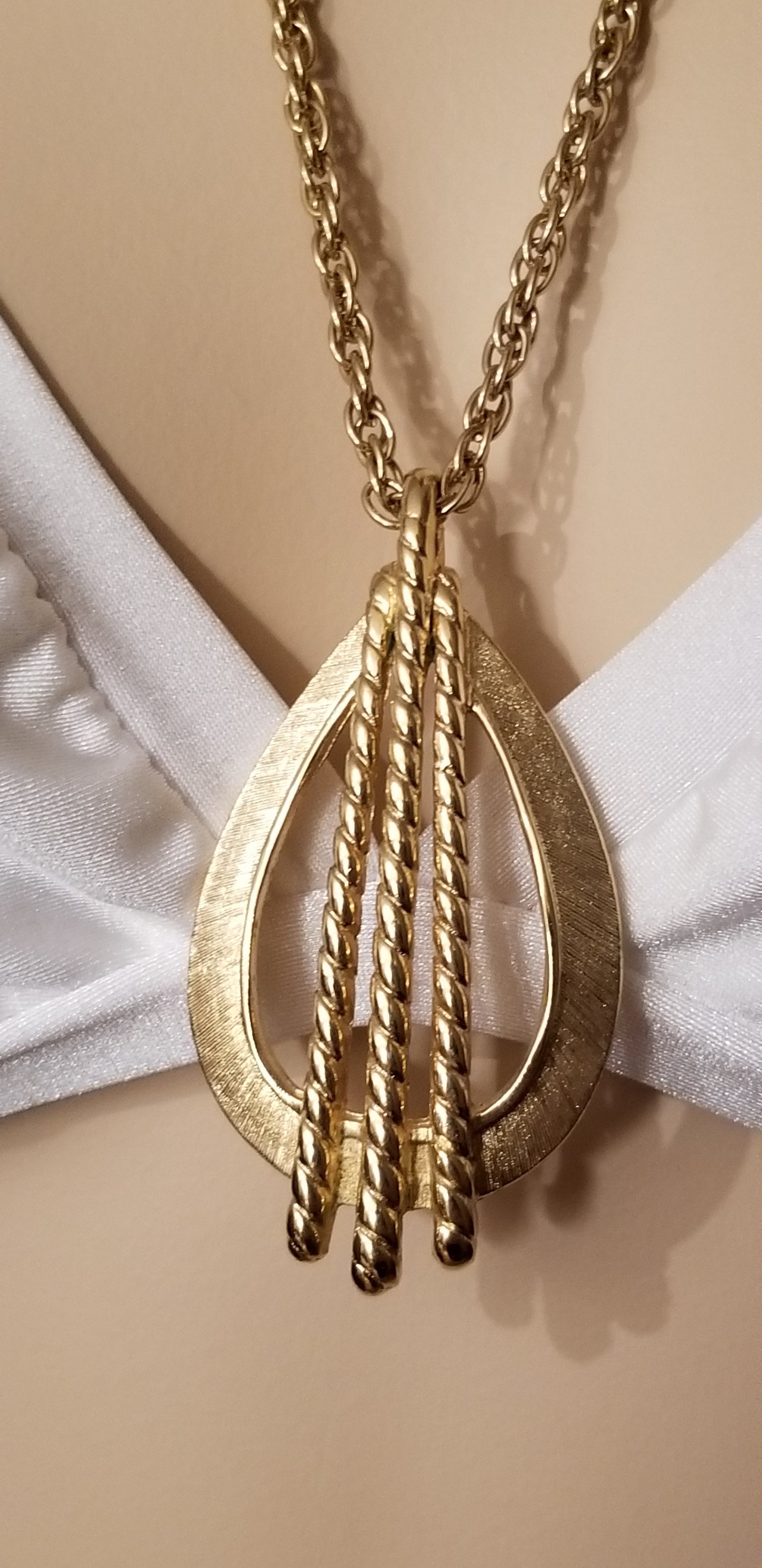 Vintage Coro Gold Tone Pendant Necklace