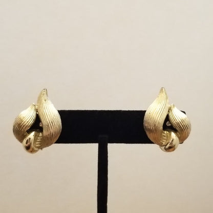 Vintage Star Gold Tone Screw Back Earrings