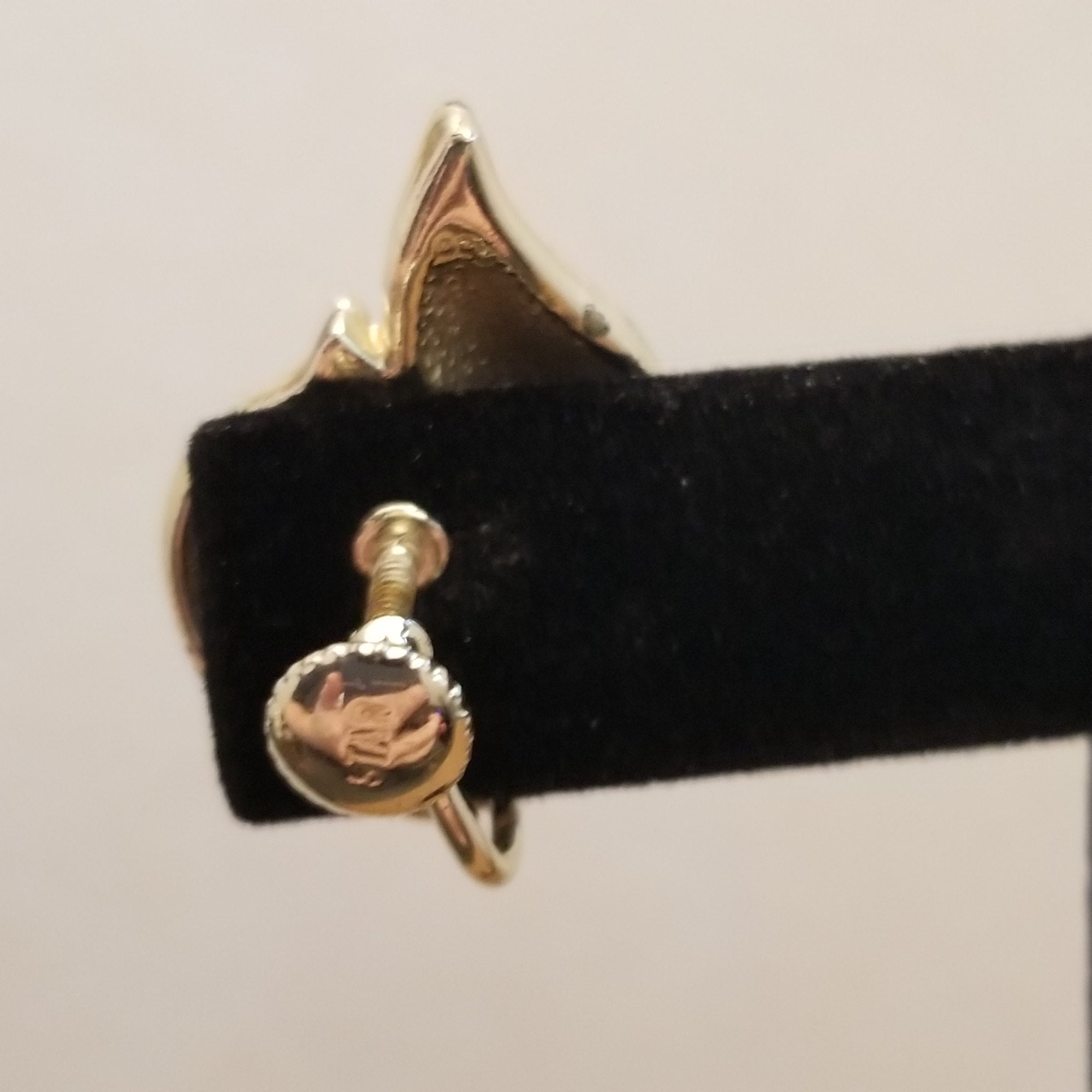 Vintage Star Gold Tone Screw Back Earrings