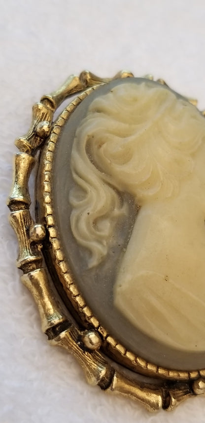 Vintage Style Gray Right Facing Oval Cameo