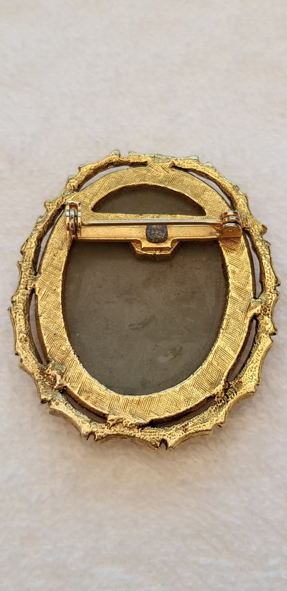 Vintage Style Gray Right Facing Oval Cameo