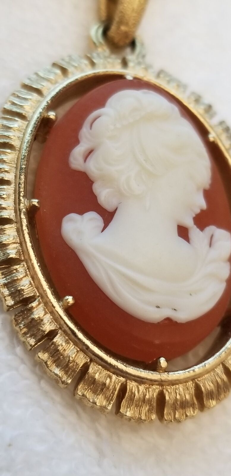 Vintage AVON Gold Tone Cameo Necklace