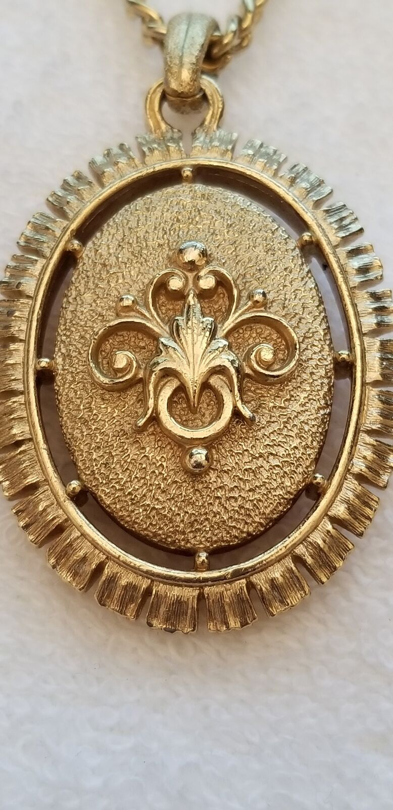 Vintage AVON Gold Tone Cameo Necklace