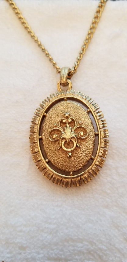 Vintage AVON Gold Tone Cameo Necklace