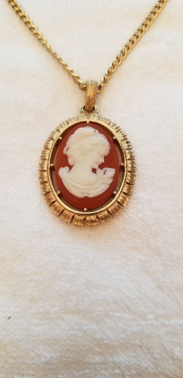 Vintage AVON Gold Tone Cameo Necklace